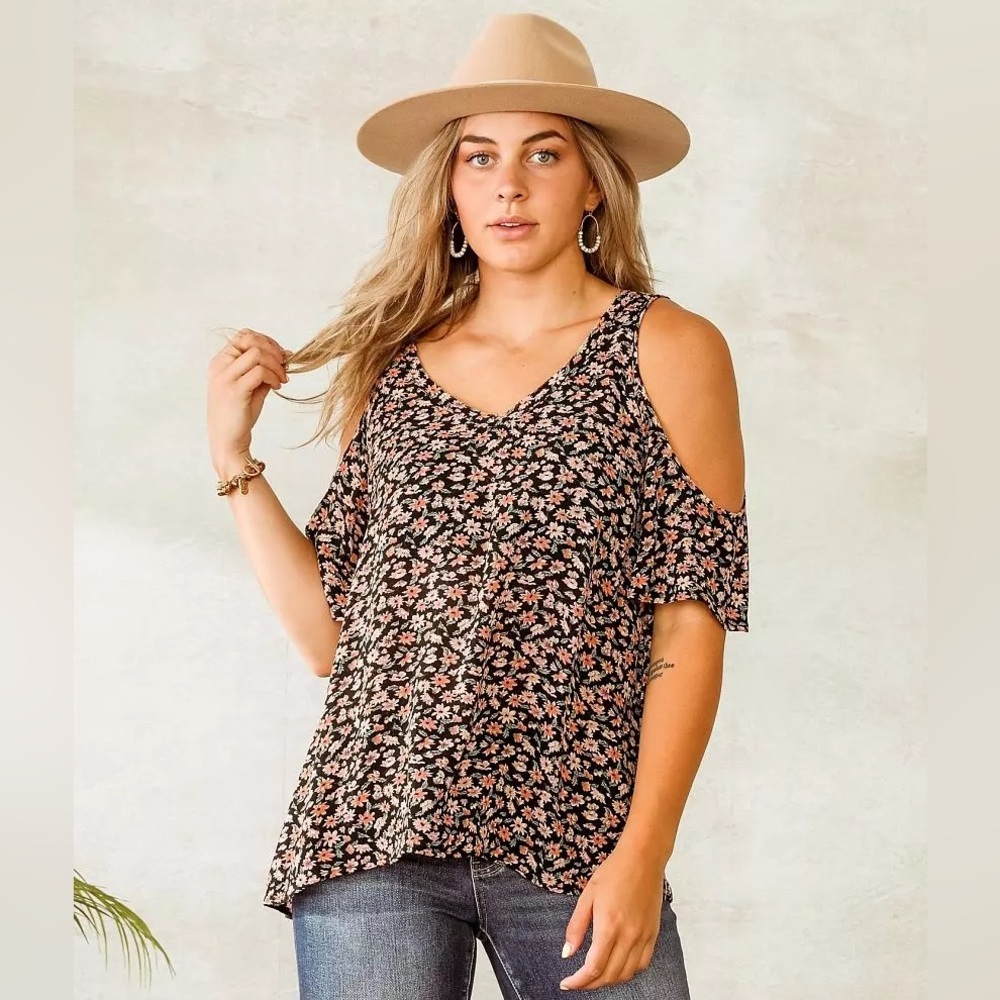 NWT willow & root floral  Cold Shoulder Top